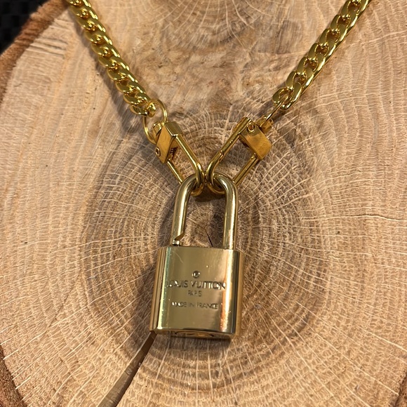 LOUIS VUITTON Paris Lock Necklace No key LV cuban necklace - Picture 2 of 13